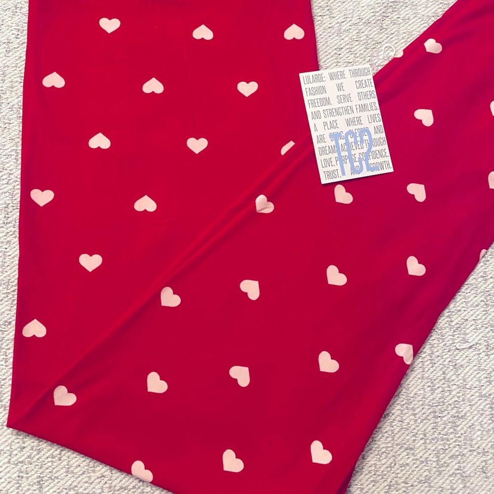 LulaRoe tc2 red hearts leggings